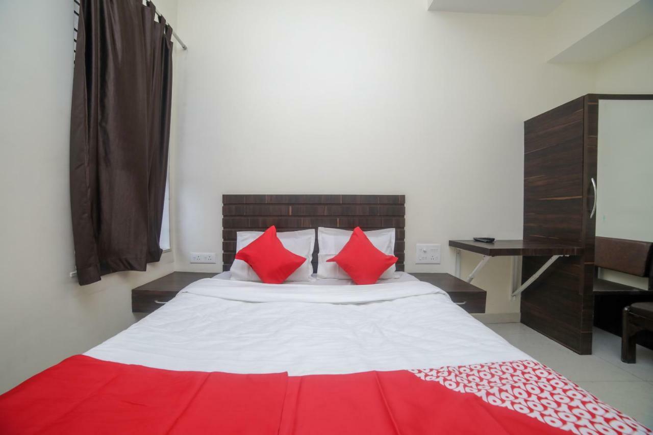 נאגפור Oyo 46697 Hotel Gopi מראה חיצוני תמונה